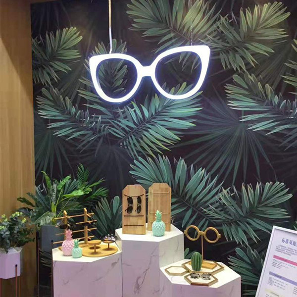 眼鏡店裝修櫥窗怎么設(shè)計(jì)裝飾？
